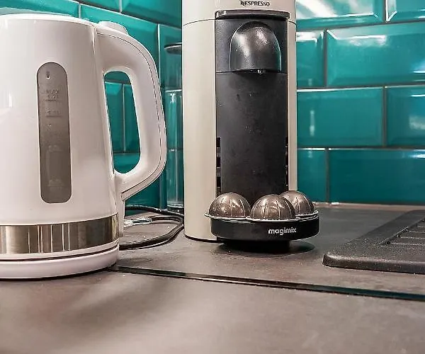 Centre 2 Bedroom Main Door شقة *