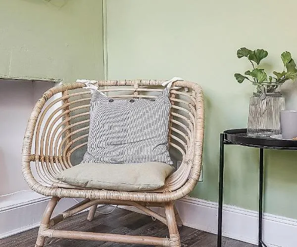 Centre 2 Bedroom Main Door شقة *