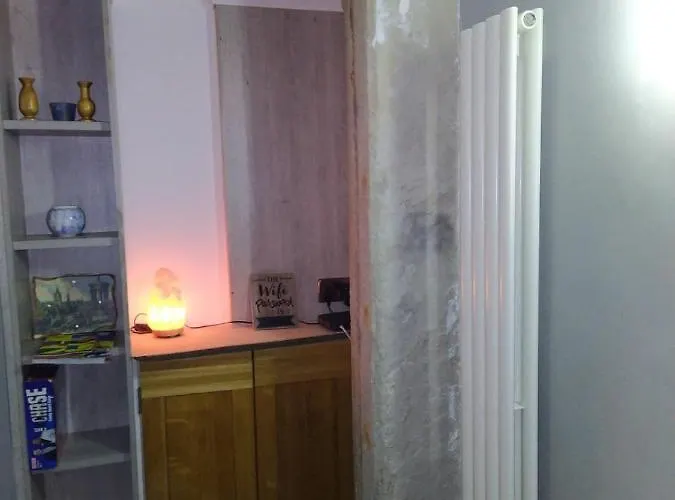 Lovely 2 Bedroom B-listed Converted Whisky Bond Appartement
