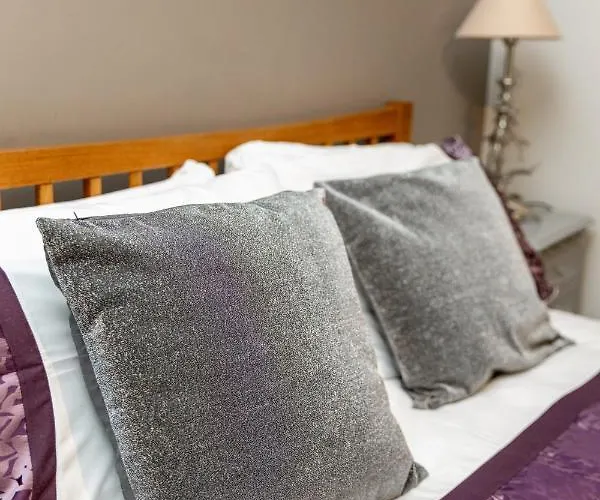 Appartement Two Bedroom Within Walking Distance To Centre *