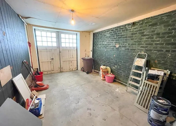 Sophisticated 3br With Garden, Quiet New Town Lane Διαμέρισμα