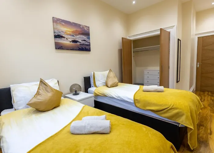 New 3-bedroom Close To Centre * 爱丁堡