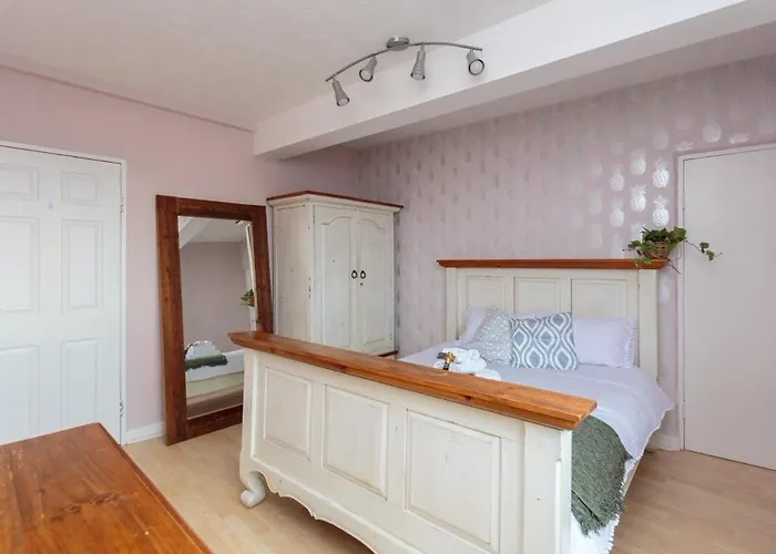 Gorgeous 3-bed Flat, 15 Minutes To Centre Edinburgh