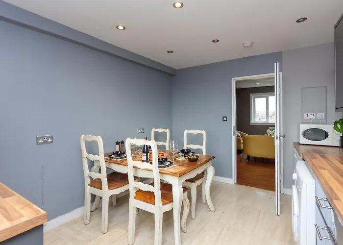 Gorgeous 3-bed Flat, 15 Minutes To Centre
