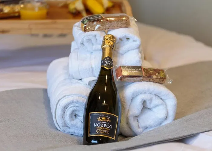 Gorgeous 3-bed Flat, 15 Minutes To Centre Apartment *