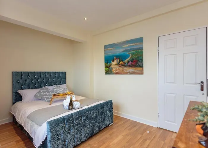 Apartment Gorgeous 3-bed Flat, 15 Minutes To Centre Edinburgh