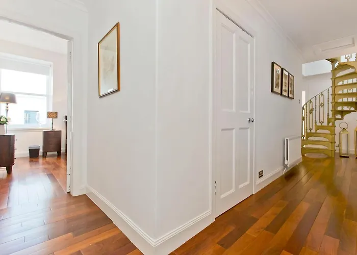 Exquisite & Lively With Fireplace & Panoramic Views
