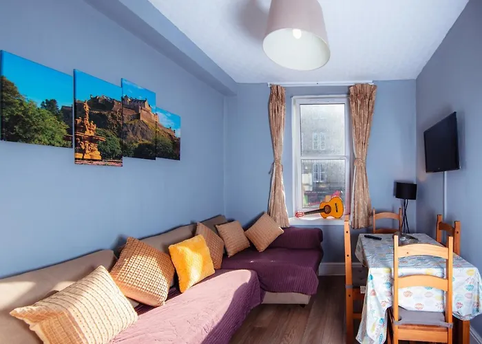 Old Town By The Castle/ Meadows! Apartment Edinburgh