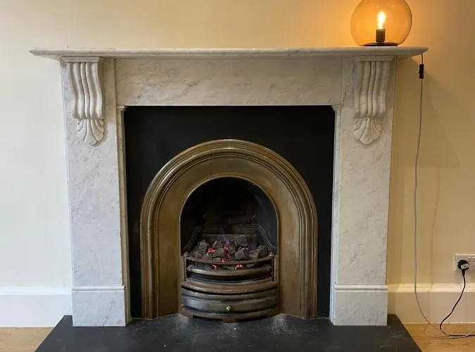 Fantastic Location 10 Mins To Princes Street- 15 To Royal Mile- Main Door-patio * Edinburgh