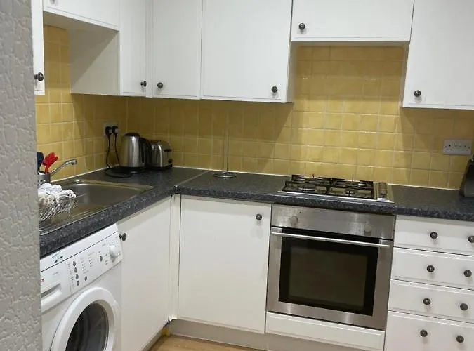 Apartment Fantastic Location 10 Mins To Princes Street- 15 To Royal Mile- Main Door-patio *