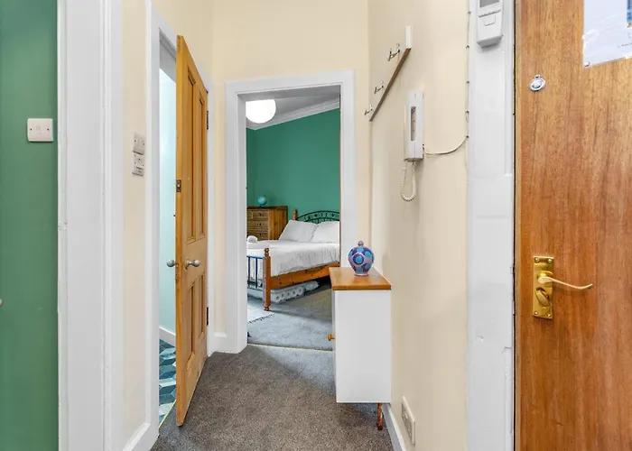 Bright And Quiet Apartament Edynburg