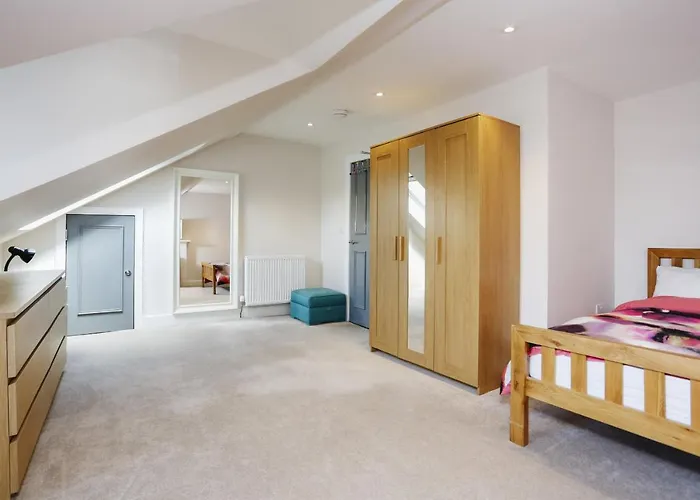 Fabulous 5 Double Bedroom Old Town