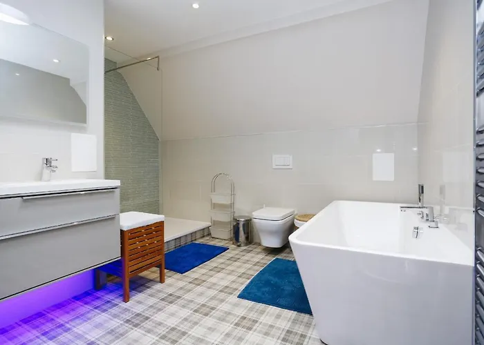 Fabulous 5 Double Bedroom Old Town *