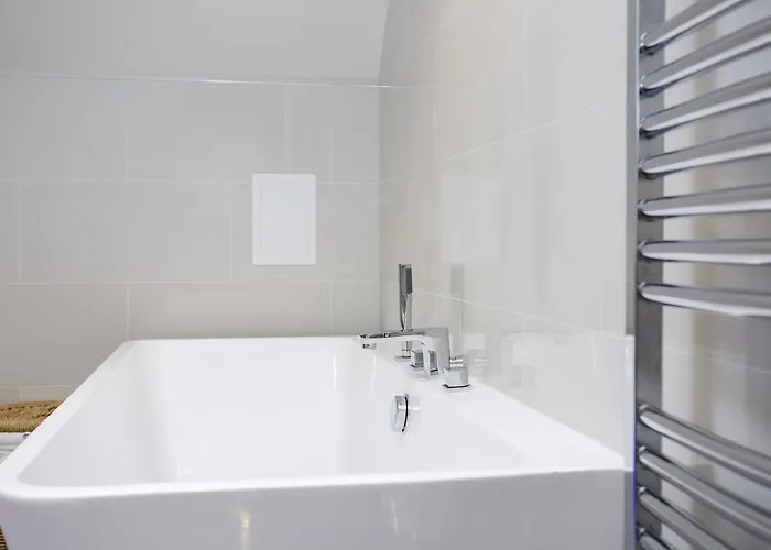 Fabulous 5 Double Bedroom Old Town 아파트