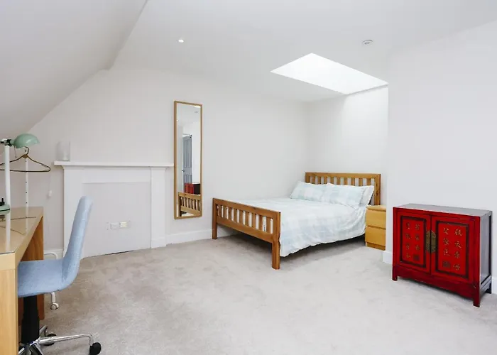 Fabulous 5 Double Bedroom Old Town *