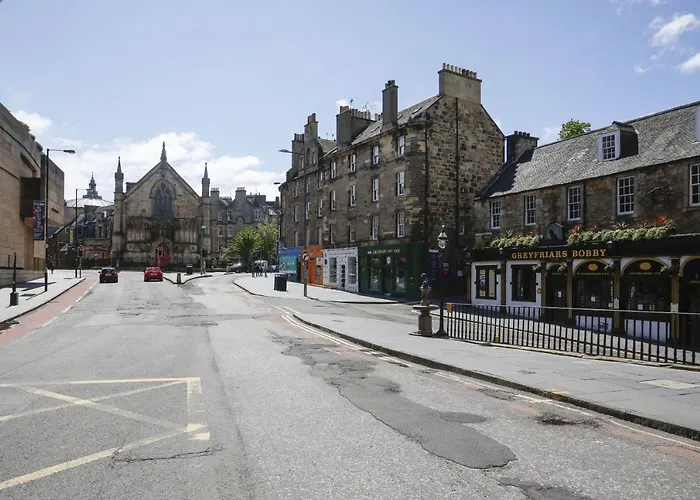 Fabulous 5 Double Bedroom Old Town