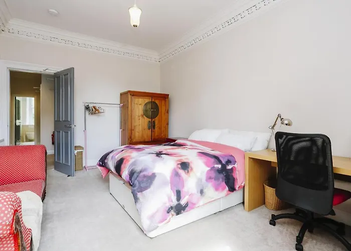 Fabulous 5 Double Bedroom Old Town