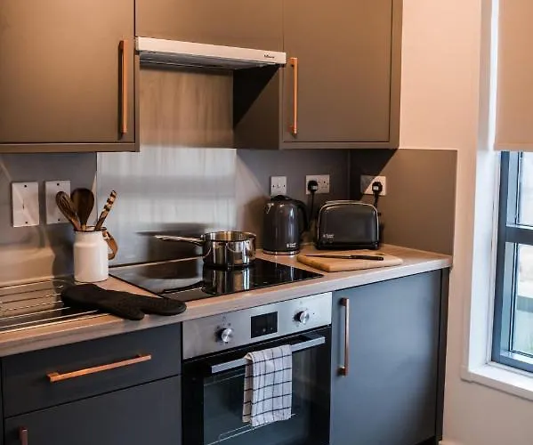For Students Only - Mcdonald Road In Appartement *