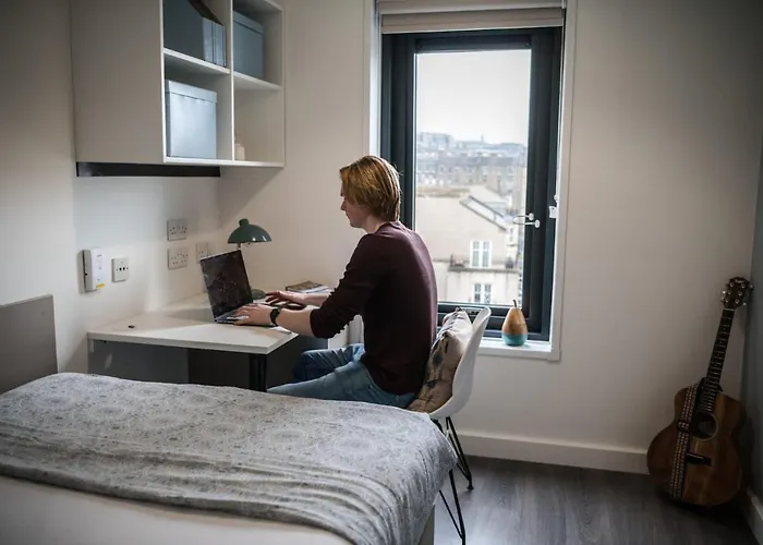 For Students Only - Mcdonald Road In Appartement