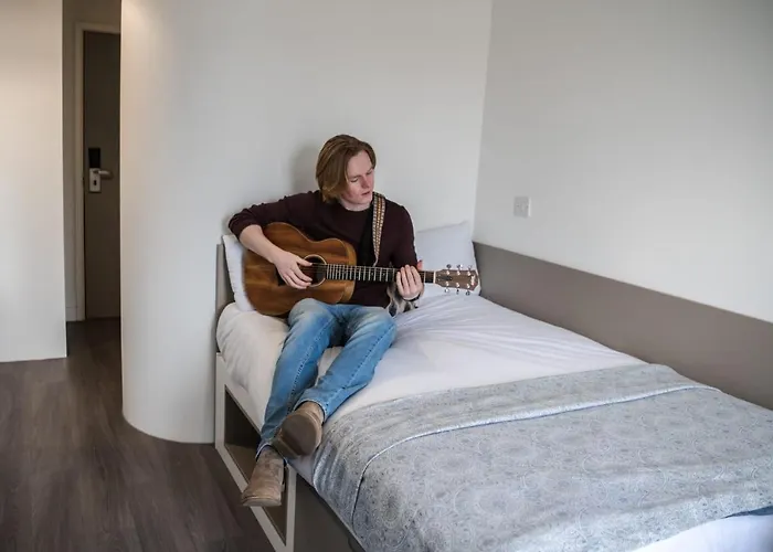 For Students Only - Mcdonald Road In Appartement