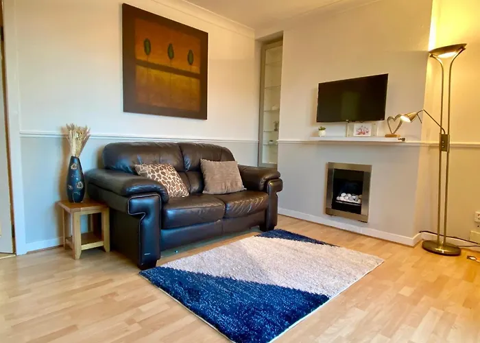 Cosy 2 Bedroom With Free Parking Near Apartment *