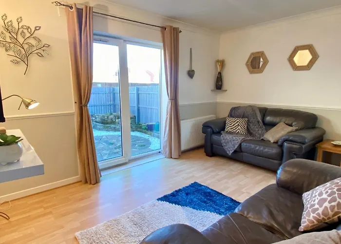 Apartment Cosy 2 Bedroom With Free Parking Near