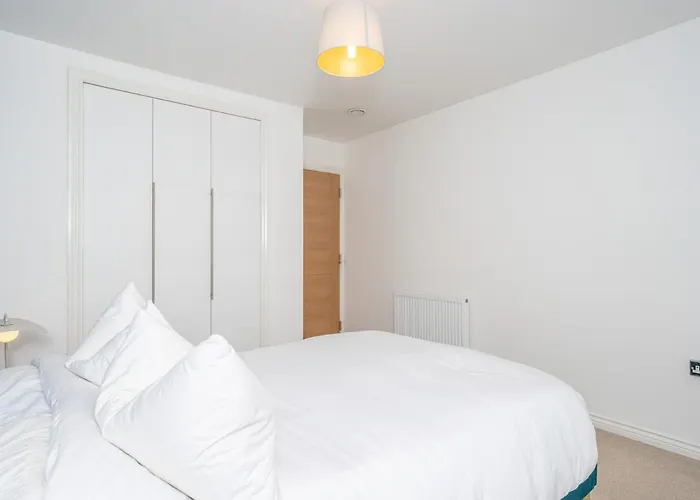 Cosy Modern Flat - Pass The Keys Apartament *