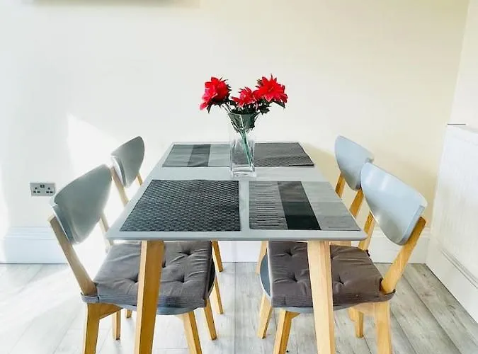 Large Flat In F2 With Mountain View Apartment Edinburgh