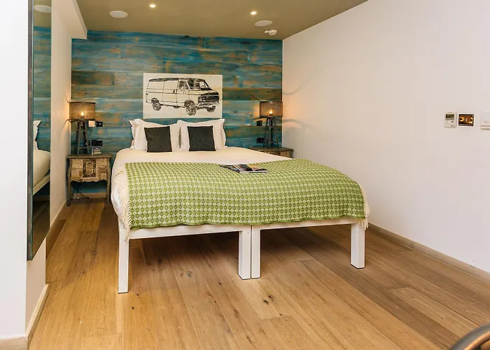 Stay Central Hotel מלון