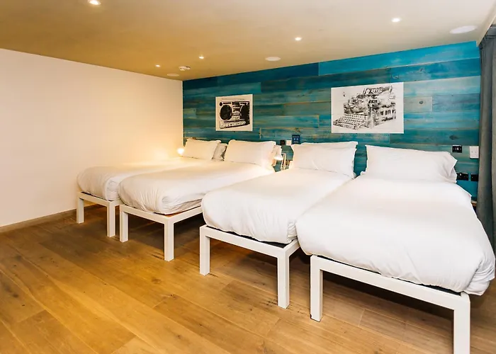 Stay Central Hotel מלון 3*