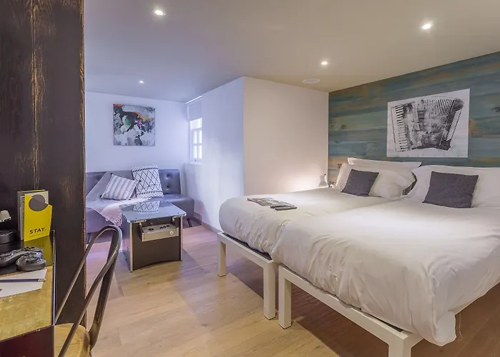 Stay Central Hotel מלון