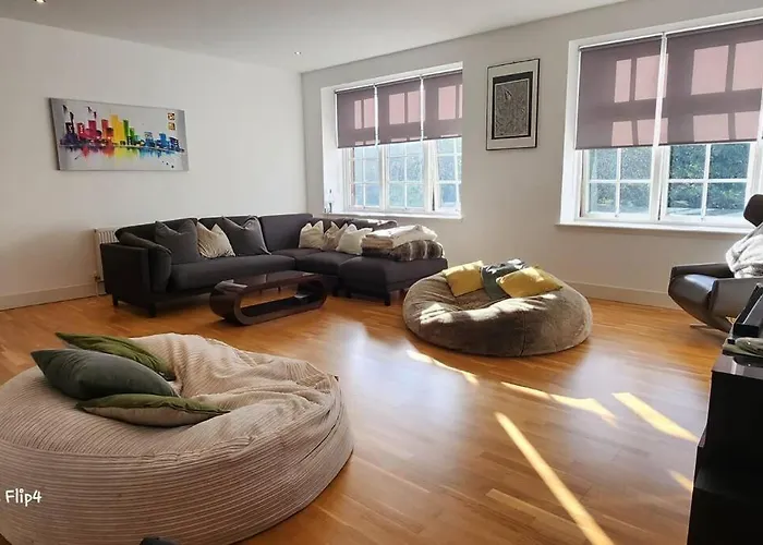 Spacious 2 Bedroom * Edinburgh