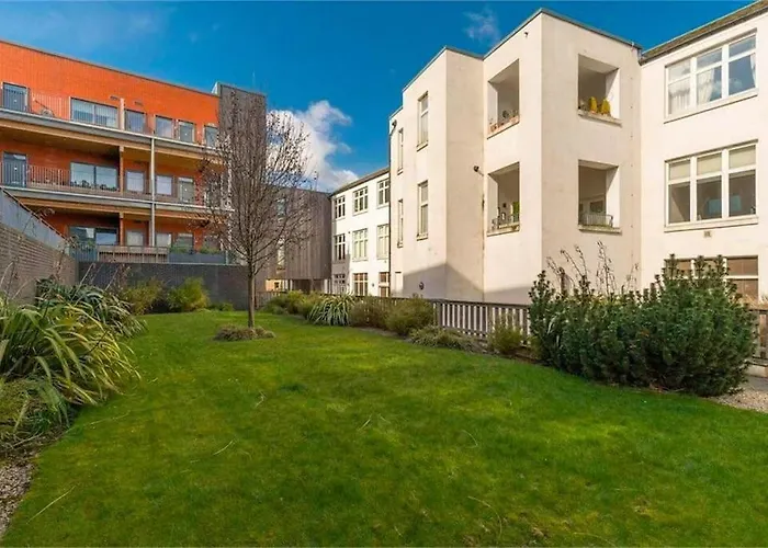 Spacious 2 Bedroom
