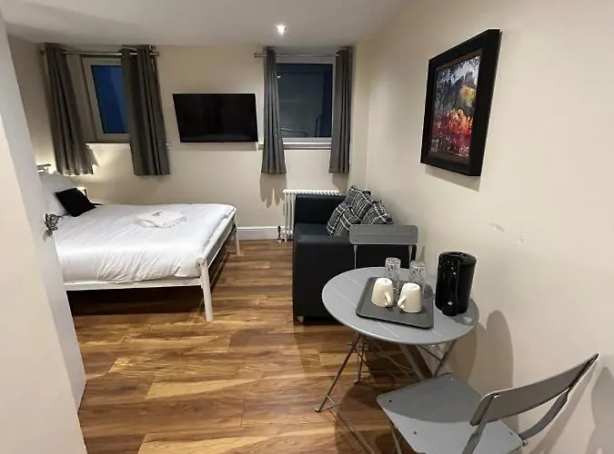 Modern Double With Sofa Privat bolig Edinburgh