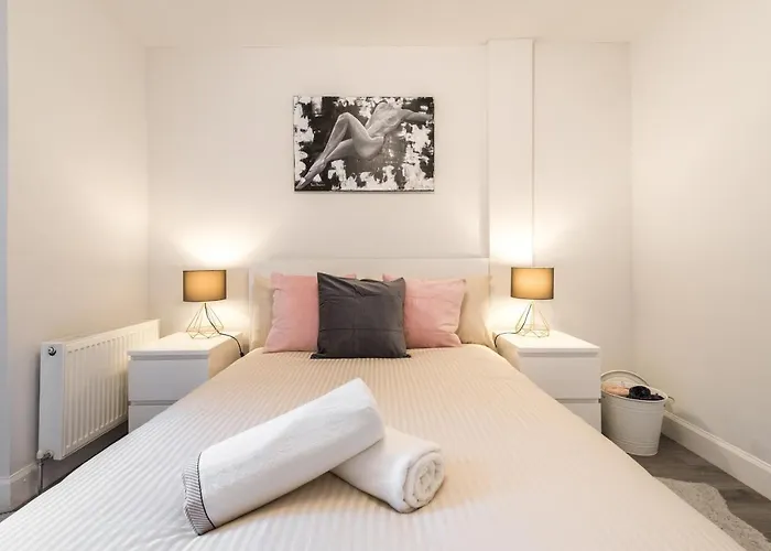 1bed, Ground Floor, Private Entrance Lägenhet *