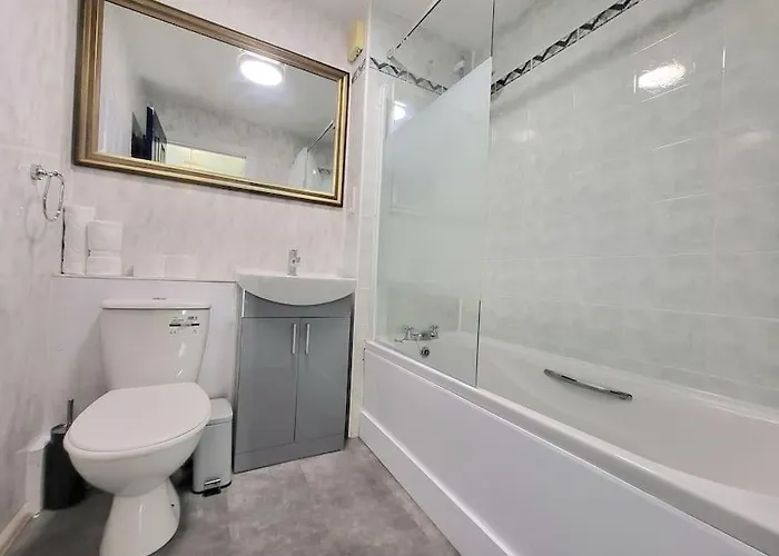 Harrismith Place By Sensational Short Lets & Serviced With Free Parking & Wi-fi