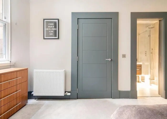 Immaculate 3 Bed With Private Entrance In Inverleith Lejlighed