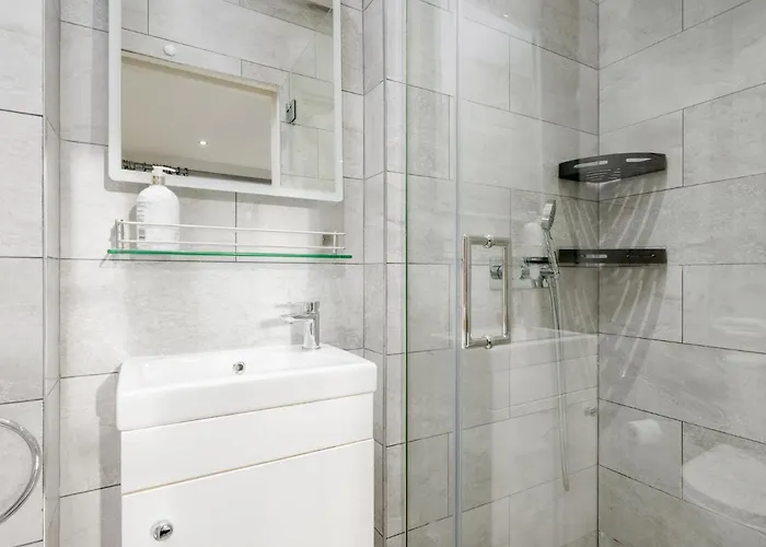 Historic Ramsay Garden Apt With Balcony Views - Pass The Keys *