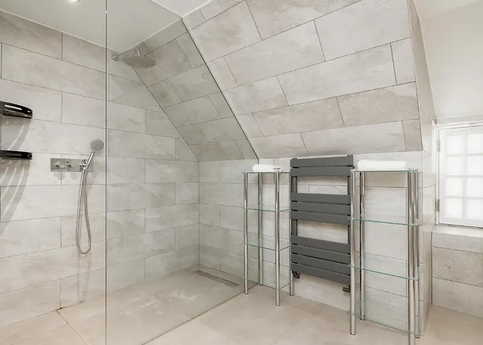 아파트 Historic Ramsay Garden Apt With Balcony Views - Pass The Keys