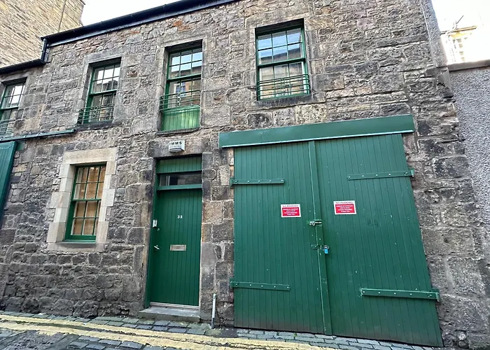 Thistle Lane Apartment *