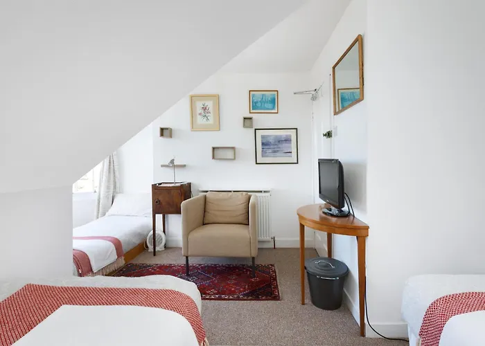 Sheens House 3*