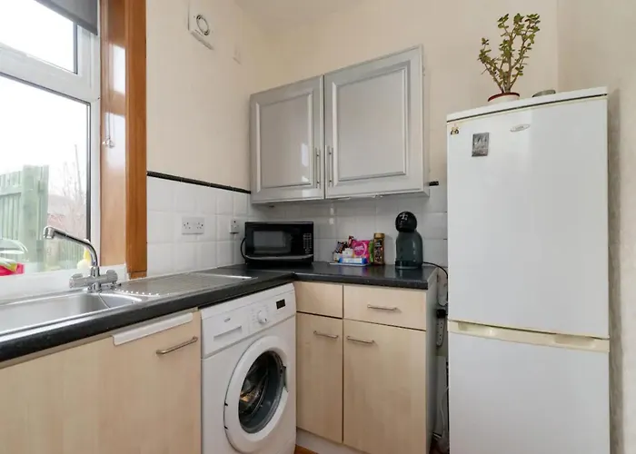 Spacious Murrayfield Flat - Pass The Keys