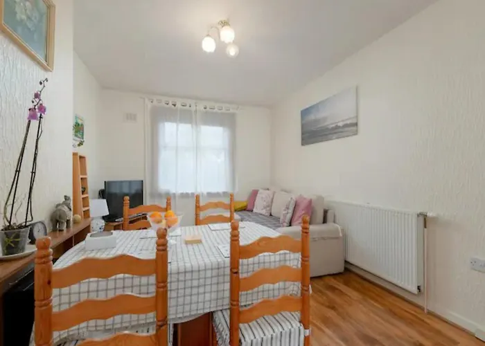 Spacious Murrayfield Flat - Pass The Keys *