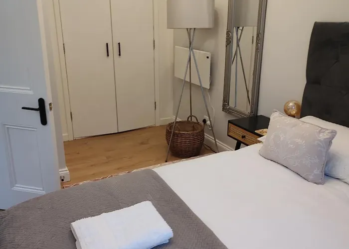Апартаменты K R Sweet One Bedroom Flat
