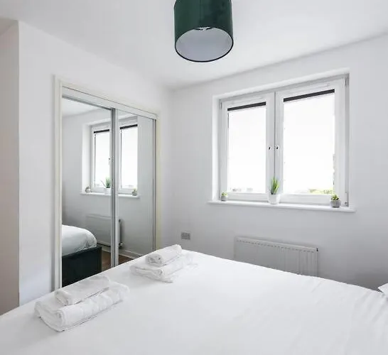 Stunning 1 Bd Flat In Lochend Park With A Patio