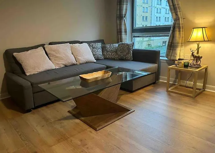 Modern 2 Bedrooms & Two Bathrooms Apartament