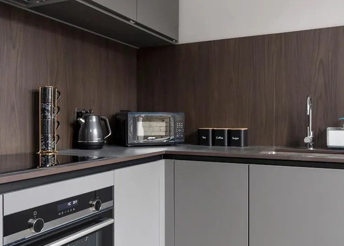 Modern George Street Sleeping 2 Apartment Edinburgh