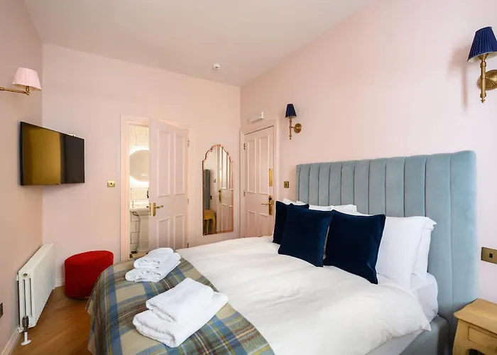 Queen Charlotte 3* Edinburgh