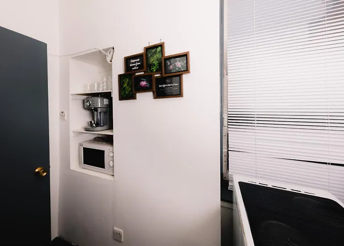 Cozy Old Town 4 Bedrm Appartement *