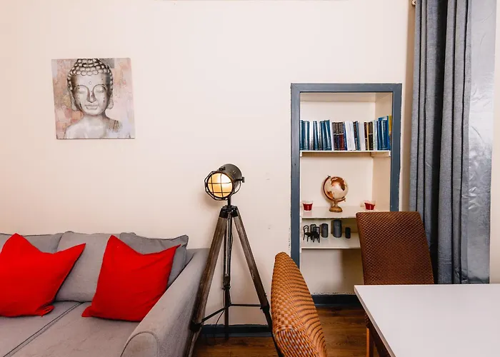 Cozy Old Town 4 Bedrm Appartement *